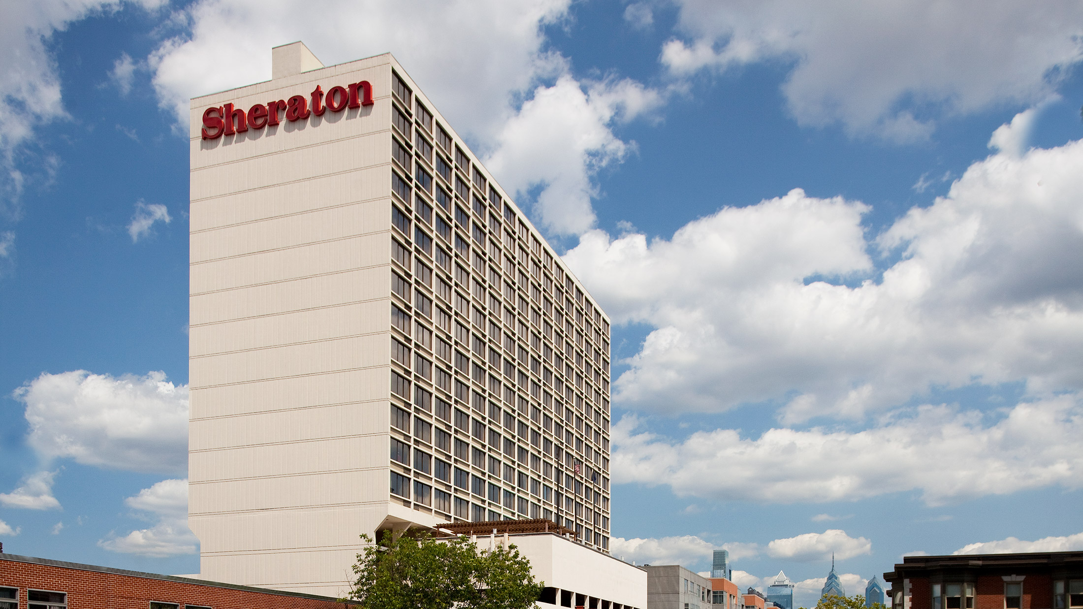 L'extérieur blanc d'une propriété de Sherton à Philadelphie