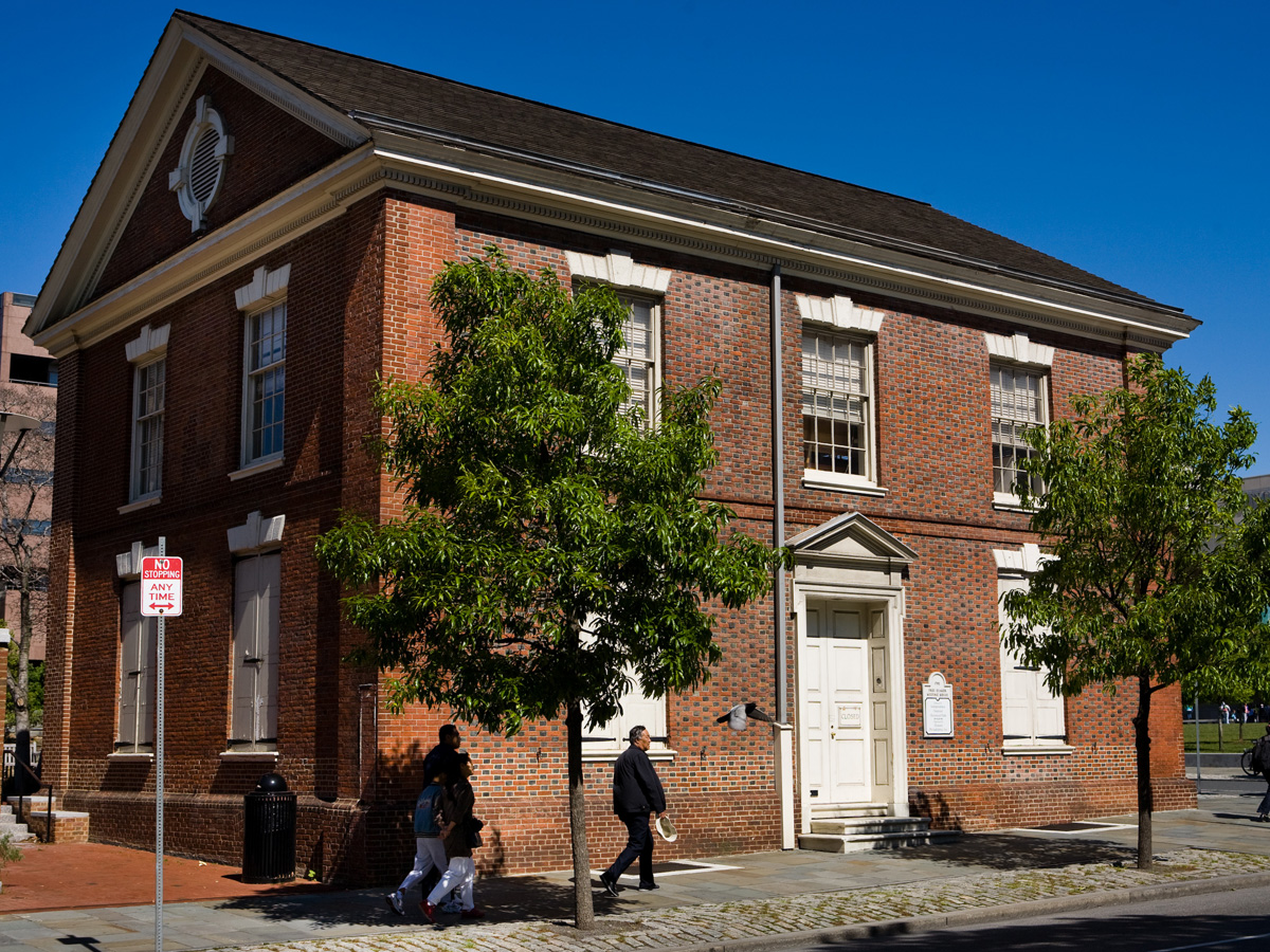 El exterior de la Casa de Reuniones Cuáquera Libre en Filadelfia.