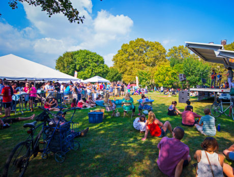 Het podium op het Fishtown RiverCity Festival