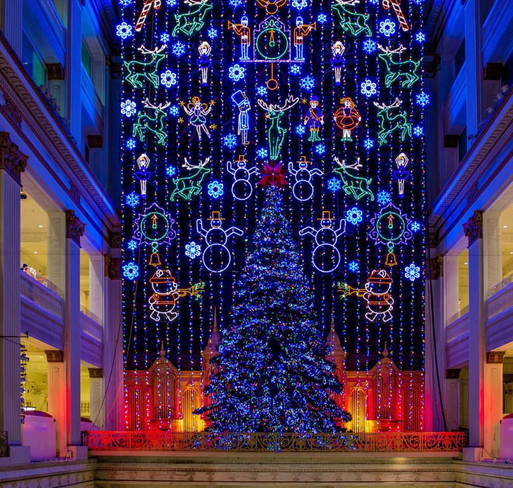 A 2022 Guide to the Macy's Christmas Light Show in Philly — Visit