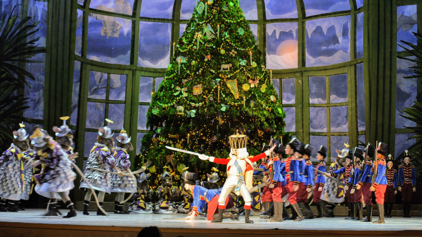 Traditional Philly Holiday Experiences Not To Skip For 2019 Visit