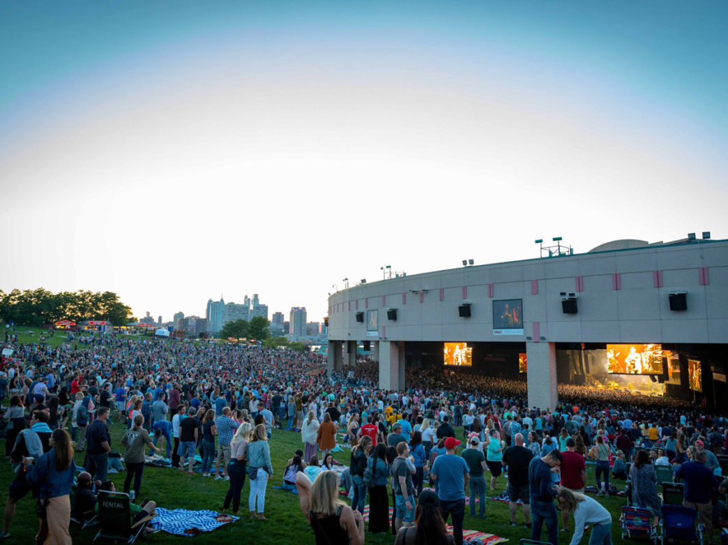 Crowds at BB&T Pavilion in Camden, NJ