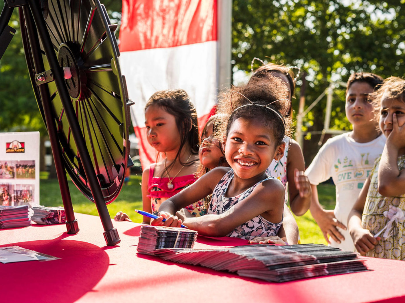 Crianças aprendendo sobre o 4 de julho na Filadélfia