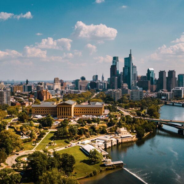 Aerial of the Philadelphia skyline and the Philadelphia Museum of Art