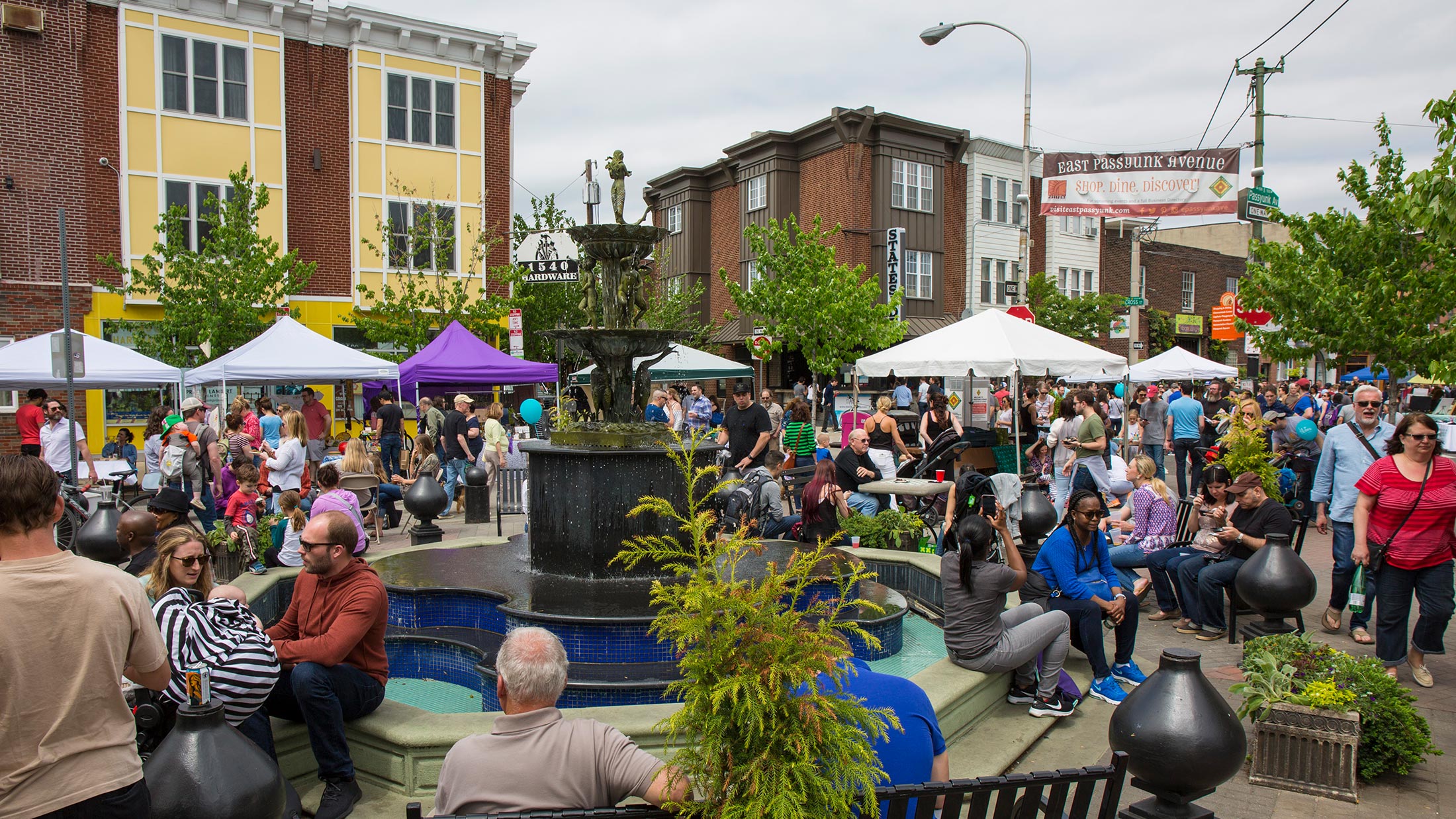 A crowd around the Singing Fountain during Flavors on the Avenue