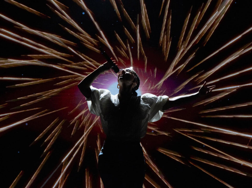 Alicia Keys performing