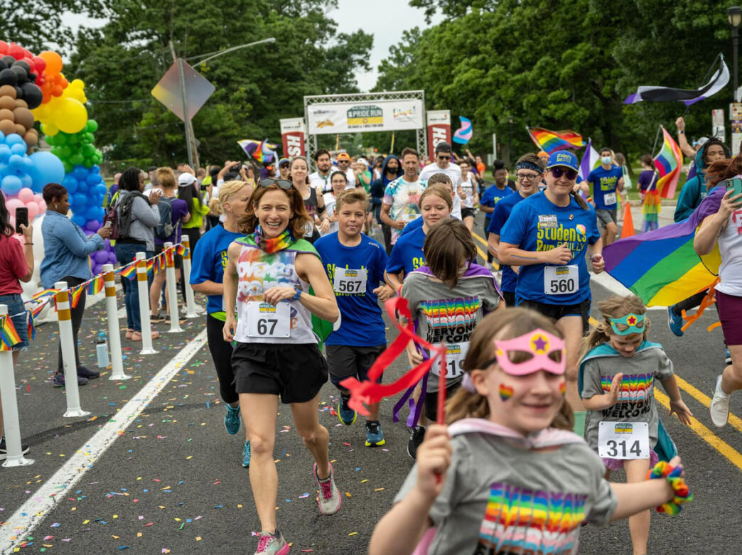 People running at the Pride Run