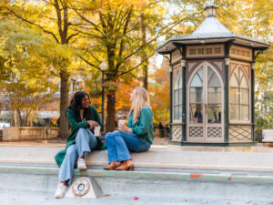 Twee vrouwen in Rittenhouse Square