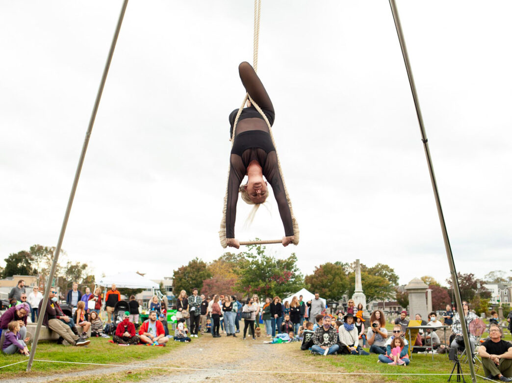 Circus performer at Roxtoberfest