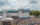 Au festival de musique XPoNential, une foule rassemblée en plein air admire les artistes, avec la rivière Delaware et la ligne d'horizon Philly en arrière-plan.