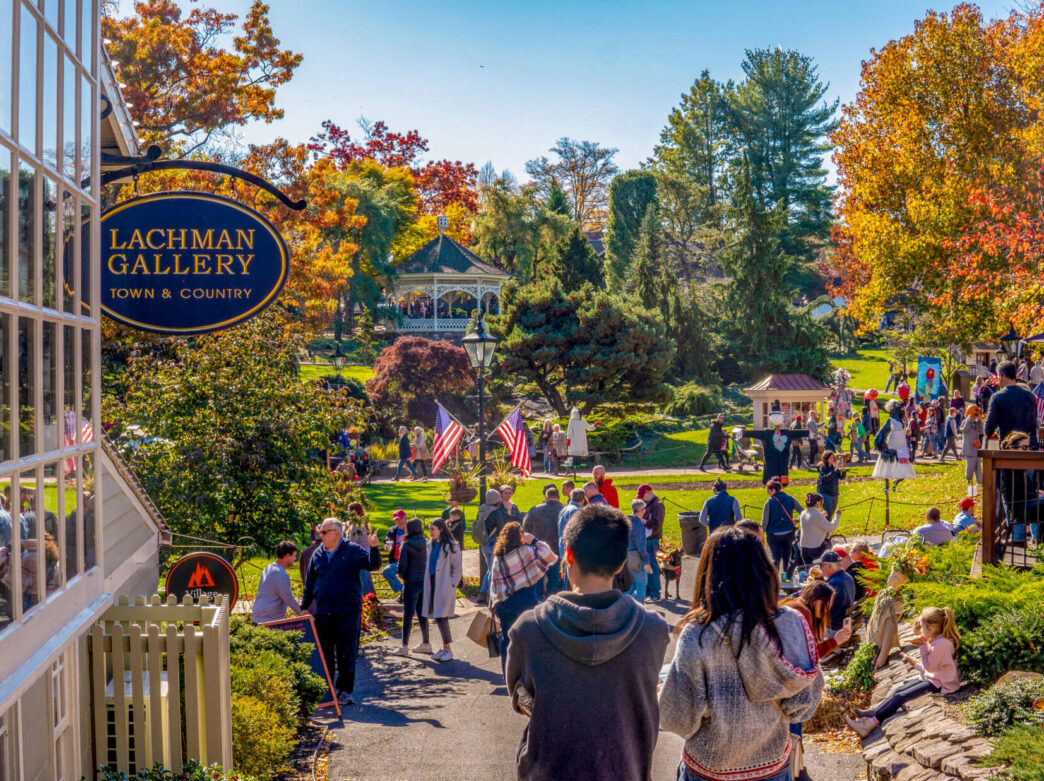 Crowds at Peddler's Village in Bucks County