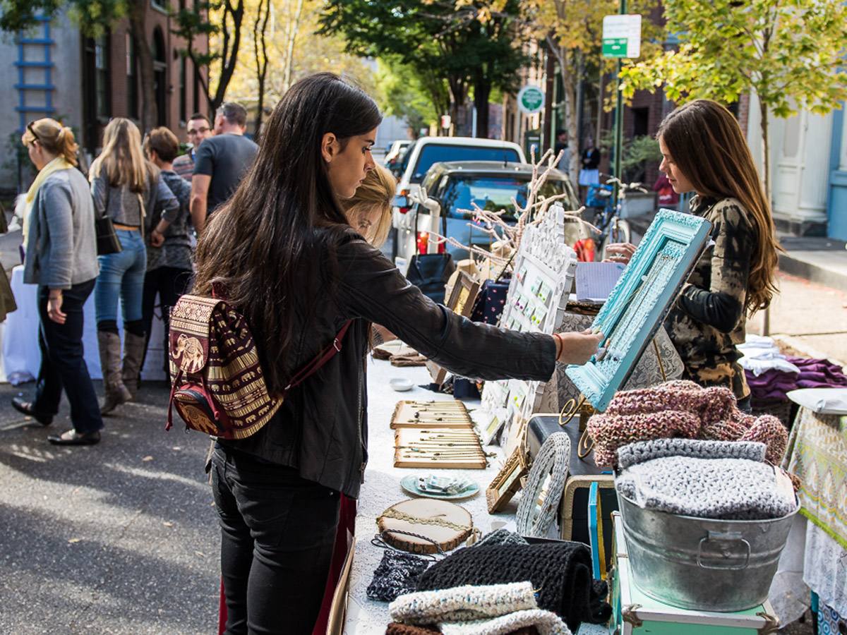 People shopping at Old City Fest vendors