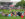Les gens font de la randonnée sur l'herbe devant le National Constitution Center pour la journée Wawa Hoagie à Philadelphie.
