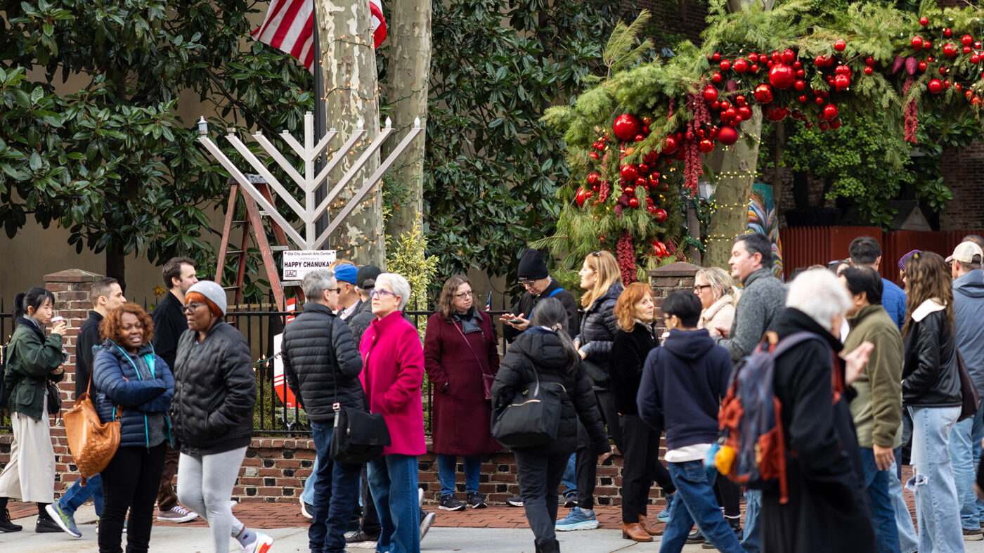 Hanukkah menorah lighting direction